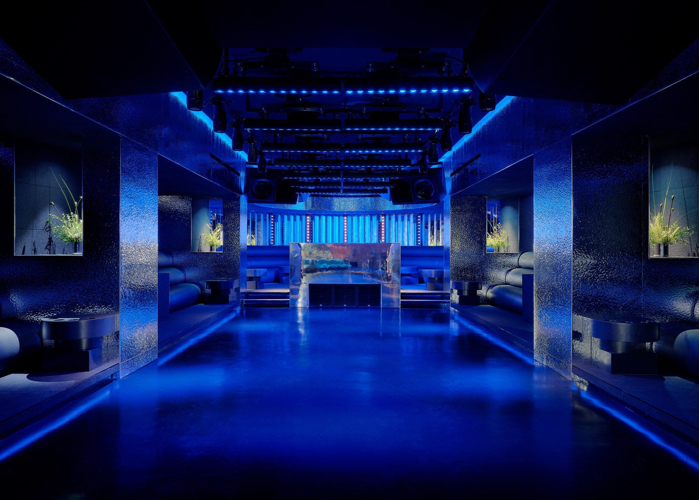 Black Wall Panels for a Luxury Nightclub Atmosphere
